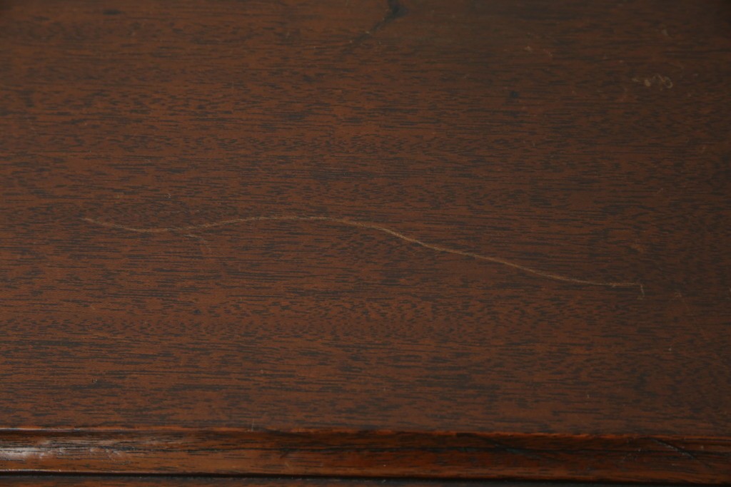 イギリスアンティーク　マホガニー材　ガラスの取っ手が目を惹くチェスト　(R-073696)