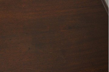 イギリスアンティーク　マホガニー材　ガラスの取っ手が目を惹くチェスト　(R-073696)