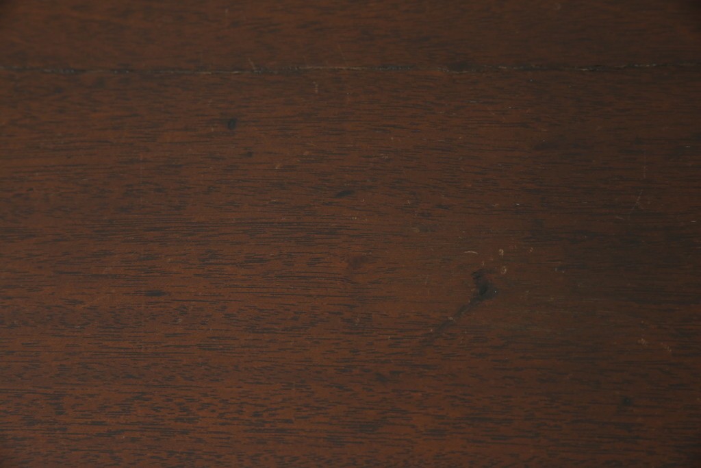 イギリスアンティーク　マホガニー材　ガラスの取っ手が目を惹くチェスト　(R-073696)