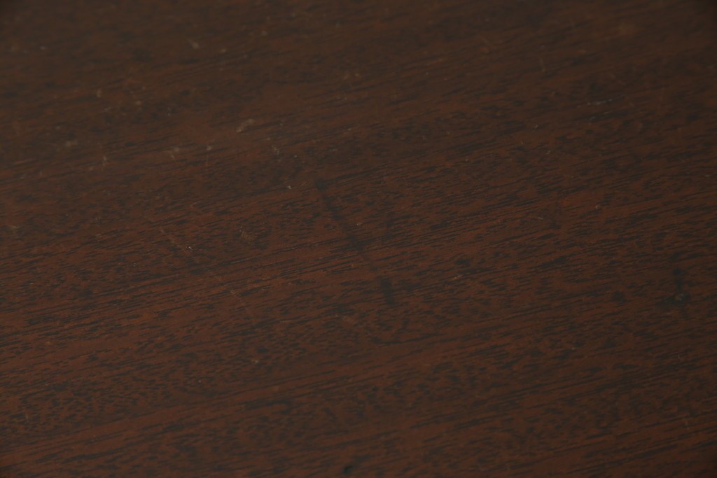 イギリスアンティーク　マホガニー材　ガラスの取っ手が目を惹くチェスト　(R-073696)