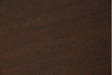 イギリスアンティーク　マホガニー材　ガラスの取っ手が目を惹くチェスト　(R-073696)