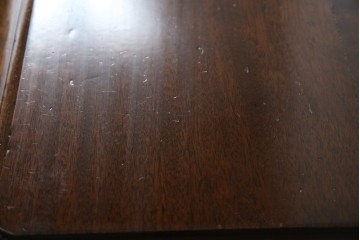 イギリスアンティーク　マホガニー材　ガラスの取っ手が目を惹くチェスト　(R-073696)