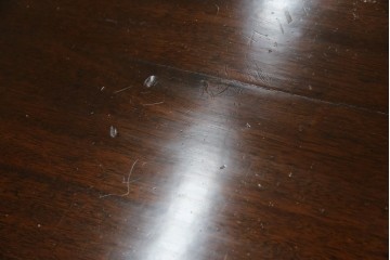 イギリスアンティーク　マホガニー材　ガラスの取っ手が目を惹くチェスト　(R-073696)