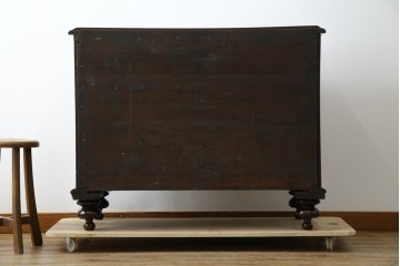 イギリスアンティーク　マホガニー材　ガラスの取っ手が目を惹くチェスト　(R-073696)