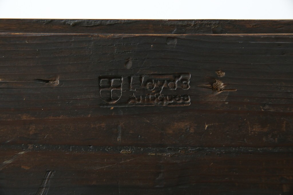 イギリスアンティーク　マホガニー材　ガラスの取っ手が目を惹くチェスト　(R-073696)