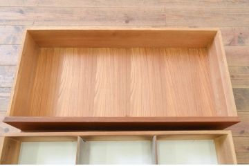 ビンテージ　チーク材　明るい木の色味が魅力!!お部屋のアクセントにおすすめのチェスト(引き出し、サイドチェスト、ヴィンテージ)(R-073703)