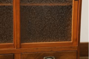 和製アンティーク　レトロな雰囲気溢れる結霜ガラス本箱(戸棚、収納棚、飾り棚、ブックケース、サイドキャビネット)(R-073705)