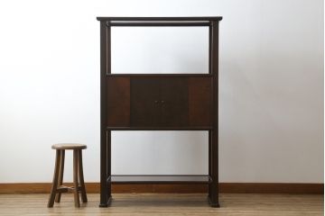 中古　松本民芸家具　#506型　シックな色合いと上品な佇まいが魅力の朝鮮棚(飾り棚、収納棚、戸棚、茶棚)(定価約23万円)(R-073707)