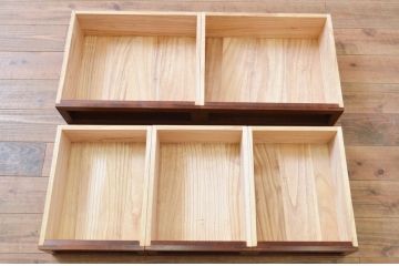 中古　美品　松本民芸家具　MA型　落ち着いた品のある佇まいが魅力的な茶タンス(茶箪笥、茶棚、収納棚、戸棚、引き出し)(定価約52万円)(R-073708)