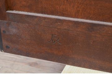 中古　美品　松本民芸家具　MA型　落ち着いた品のある佇まいが魅力的な茶タンス(茶箪笥、茶棚、収納棚、戸棚、引き出し)(定価約52万円)(R-073708)