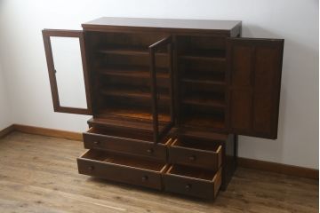 中古　美品　松本民芸家具　落ち着きのある佇まいが魅力的な収納棚(戸棚、飾り棚、食器棚、キャビネット、引き出し)(R-073709)
