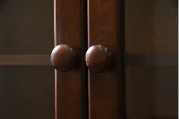 中古　美品　松本民芸家具　落ち着きのある佇まいが魅力的な収納棚(戸棚、飾り棚、食器棚、キャビネット、引き出し)(R-073709)