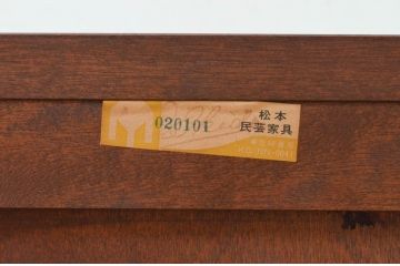 中古　美品　松本民芸家具　落ち着きのある佇まいが魅力的なサイドボード(収納棚、戸棚、飾り棚、食器棚、サイドキャビネット)(R-073710)