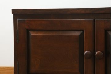 中古　松本民芸家具　和・洋どちらのお部屋にも取り入れやすいローボード(テレビ台、テレビボード、サイドボード、サイドキャビネット、収納棚、戸棚、引き出し、リビングボード)(R-073713)