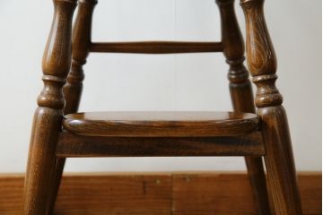 和製ビンテージ　飛騨産業　キツツキマーク　しっかりとした作りが嬉しいベビーチェア(チャイルドチェア、キッズチェア、アームチェア、ダイニングチェア、板座チェア、こども椅子、子どもイス、ヴィンテージ)(R-073726)