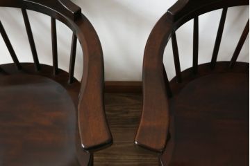 中古　美品　松本民芸家具　#91型　落ち着きのある大人カフェ風インテリアが叶うキャプテンチェア2脚セット(アームチェア、板座チェア、ダイニングチェア、椅子、イス)(定価2脚で約26万円)(R-073728)