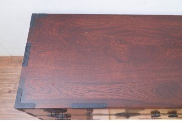 中古　アンティーク調　重厚感ある佇まいと金具の立派なローボード(テレビ台、テレビボード、収納箪笥、衣装箪笥、和タンス、引き出し、ローチェスト)(R-073731)