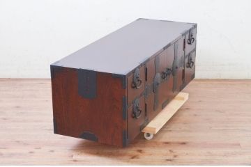 中古　アンティーク調　重厚感ある佇まいと金具の立派なローボード(テレビ台、テレビボード、収納箪笥、衣装箪笥、和タンス、引き出し、ローチェスト)(R-073731)