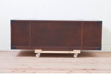 中古　アンティーク調　重厚感ある佇まいと金具の立派なローボード(テレビ台、テレビボード、収納箪笥、衣装箪笥、和タンス、引き出し、ローチェスト)(R-073731)