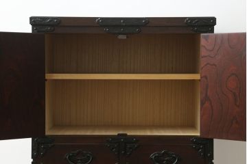 中古　岩谷堂箪笥　桜木作　深い木の色味と存在感のある鋲付金具が魅力的な小箪笥(小タンス、収納箪笥、整理箪笥、小物収納)(R-073734)
