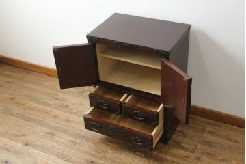 中古　岩谷堂箪笥　桜木作　深い木の色味と存在感のある鋲付金具が魅力的な小箪笥(小タンス、収納箪笥、整理箪笥、小物収納)(R-073734)