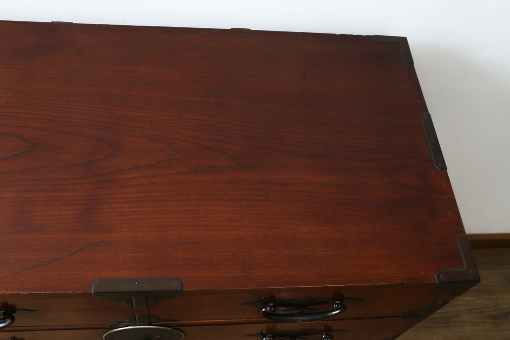 和製アンティーク　上手物!!　総欅(ケヤキ)材　特注金具　シンプルながら上質な時代箪笥　(R-073735)