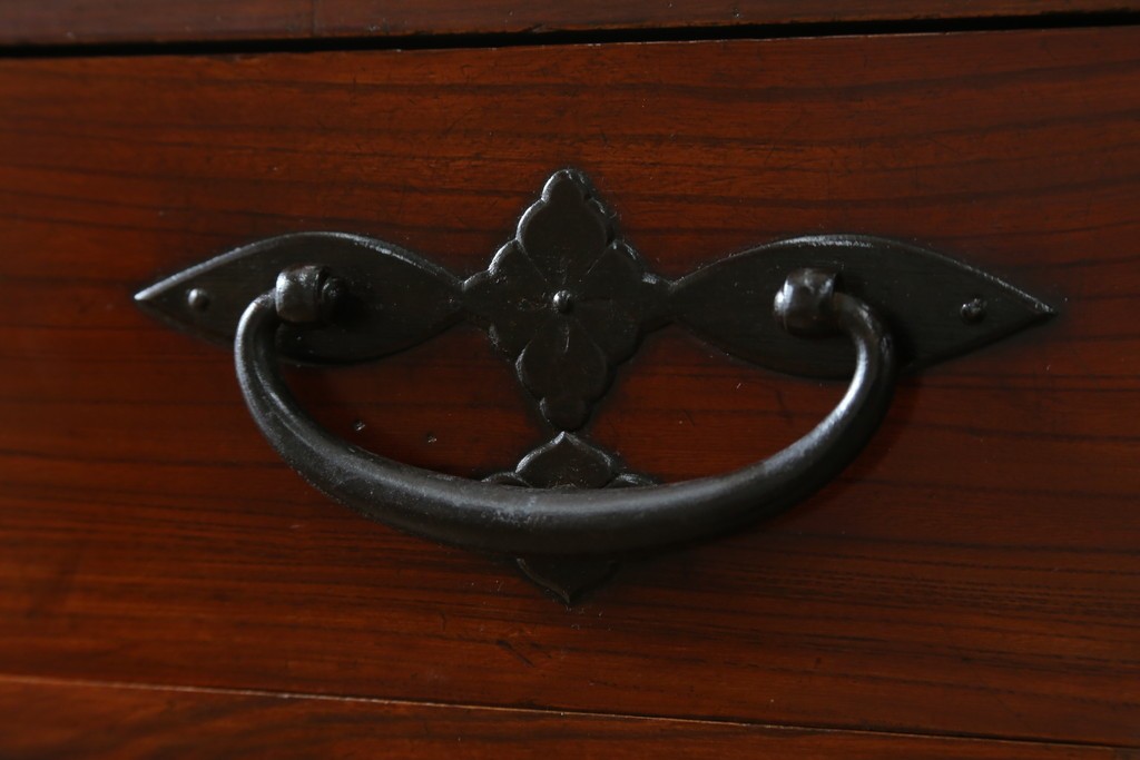 和製アンティーク　上手物!!　総欅(ケヤキ)材　特注金具　シンプルながら上質な時代箪笥　(R-073735)