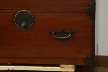 和製アンティーク　上手物!!　総欅(ケヤキ)材　特注金具　シンプルながら上質な時代箪笥　(R-073735)