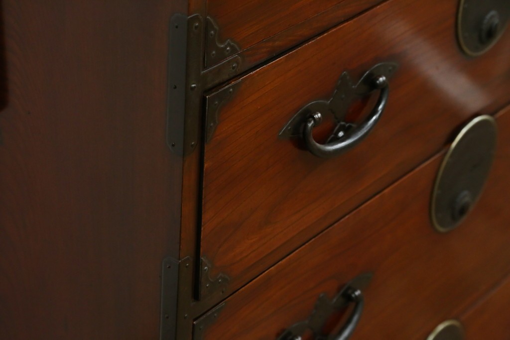 和製アンティーク　上手物!!　総欅(ケヤキ)材　特注金具　シンプルながら上質な時代箪笥　(R-073735)