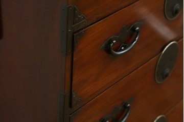 和製アンティーク　上手物!!　総欅(ケヤキ)材　特注金具　シンプルながら上質な時代箪笥　(R-073735)