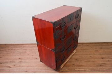 和製アンティーク　希少デザイン!!　前面欅(ケヤキ)材　玉杢　金具がびっしりの二段重ね時代箪笥(重ね箪笥、和タンス、衣装たんす、整理タンス、収納タンス、引き出し)(R-073737)