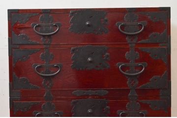 和製アンティーク　希少デザイン!!　前面欅(ケヤキ)材　玉杢　金具がびっしりの二段重ね時代箪笥(重ね箪笥、和タンス、衣装たんす、整理タンス、収納タンス、引き出し)(R-073737)