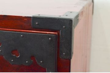和製アンティーク　希少デザイン!!　前面欅(ケヤキ)材　玉杢　金具がびっしりの二段重ね時代箪笥(重ね箪笥、和タンス、衣装たんす、整理タンス、収納タンス、引き出し)(R-073737)