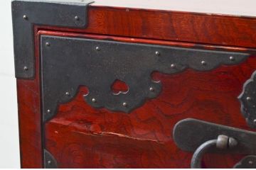 和製アンティーク　希少デザイン!!　前面欅(ケヤキ)材　玉杢　金具がびっしりの二段重ね時代箪笥(重ね箪笥、和タンス、衣装たんす、整理タンス、収納タンス、引き出し)(R-073737)