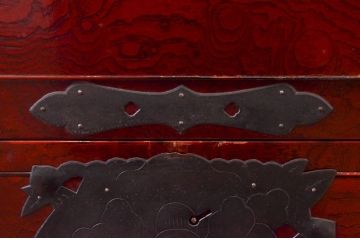 和製アンティーク　希少デザイン!!　前面欅(ケヤキ)材　玉杢　金具がびっしりの二段重ね時代箪笥(重ね箪笥、和タンス、衣装たんす、整理タンス、収納タンス、引き出し)(R-073737)