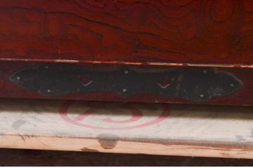 和製アンティーク　希少デザイン!!　前面欅(ケヤキ)材　玉杢　金具がびっしりの二段重ね時代箪笥(重ね箪笥、和タンス、衣装たんす、整理タンス、収納タンス、引き出し)(R-073737)