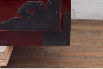 和製アンティーク　希少デザイン!!　前面欅(ケヤキ)材　玉杢　金具がびっしりの二段重ね時代箪笥(重ね箪笥、和タンス、衣装たんす、整理タンス、収納タンス、引き出し)(R-073737)