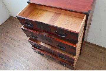 和製アンティーク　希少デザイン!!　前面欅(ケヤキ)材　玉杢　金具がびっしりの二段重ね時代箪笥(重ね箪笥、和タンス、衣装たんす、整理タンス、収納タンス、引き出し)(R-073737)
