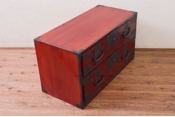 和製アンティーク　希少デザイン!!　前面欅(ケヤキ)材　玉杢　金具がびっしりの時代箪笥ローチェスト(ローボード、引き出し、衣装箪笥、整理タンス、収納たんす、テレビ台、テレビボード)(R-073738)