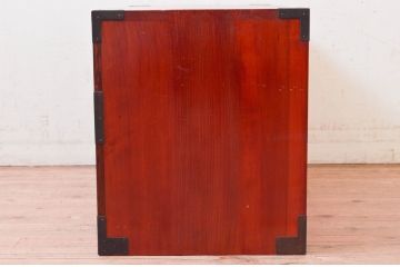 和製アンティーク　希少デザイン!!　前面欅(ケヤキ)材　玉杢　金具がびっしりの時代箪笥ローチェスト(ローボード、引き出し、衣装箪笥、整理タンス、収納たんす、テレビ台、テレビボード)(R-073738)