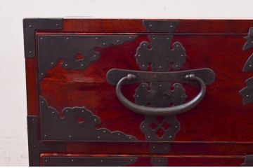 和製アンティーク　希少デザイン!!　前面欅(ケヤキ)材　玉杢　金具がびっしりの時代箪笥ローチェスト(ローボード、引き出し、衣装箪笥、整理タンス、収納たんす、テレビ台、テレビボード)(R-073738)