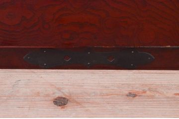 和製アンティーク　希少デザイン!!　前面欅(ケヤキ)材　玉杢　金具がびっしりの時代箪笥ローチェスト(ローボード、引き出し、衣装箪笥、整理タンス、収納たんす、テレビ台、テレビボード)(R-073738)