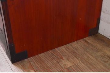 和製アンティーク　希少デザイン!!　前面欅(ケヤキ)材　玉杢　金具がびっしりの時代箪笥ローチェスト(ローボード、引き出し、衣装箪笥、整理タンス、収納たんす、テレビ台、テレビボード)(R-073738)