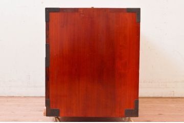 和製アンティーク　希少デザイン!!　前面欅(ケヤキ)材　玉杢　金具がびっしりの時代箪笥ローチェスト(ローボード、引き出し、衣装箪笥、整理タンス、収納たんす、テレビ台、テレビボード)(R-073739)