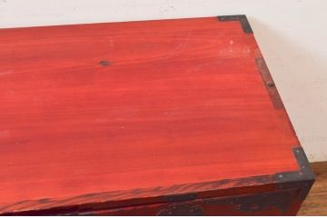 和製アンティーク　希少デザイン!!　前面欅(ケヤキ)材　玉杢　金具がびっしりの時代箪笥ローチェスト(ローボード、引き出し、衣装箪笥、整理タンス、収納たんす、テレビ台、テレビボード)(R-073739)
