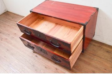 和製アンティーク　希少デザイン!!　前面欅(ケヤキ)材　玉杢　金具がびっしりの時代箪笥ローチェスト(ローボード、引き出し、衣装箪笥、整理タンス、収納たんす、テレビ台、テレビボード)(R-073739)