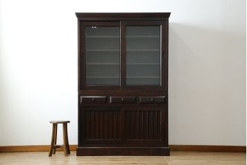 中古　美品　国産民芸家具　和モダンな空間づくりにも活躍するキャビネット(食器棚、飾り棚、収納棚、戸棚、カップボード)(R-073743)