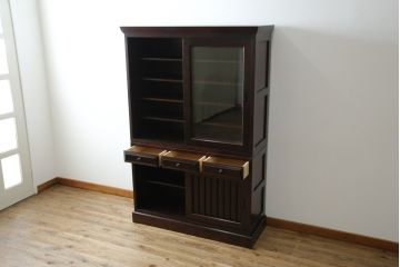 中古　美品　国産民芸家具　和モダンな空間づくりにも活躍するキャビネット(食器棚、飾り棚、収納棚、戸棚、カップボード)(R-073743)