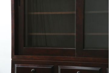 中古　美品　国産民芸家具　和モダンな空間づくりにも活躍するキャビネット(食器棚、飾り棚、収納棚、戸棚、カップボード)(R-073743)