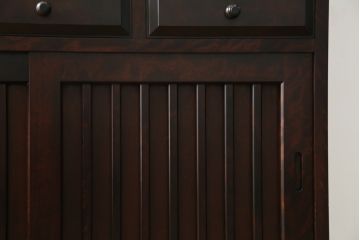 中古　美品　国産民芸家具　和モダンな空間づくりにも活躍するキャビネット(食器棚、飾り棚、収納棚、戸棚、カップボード)(R-073743)